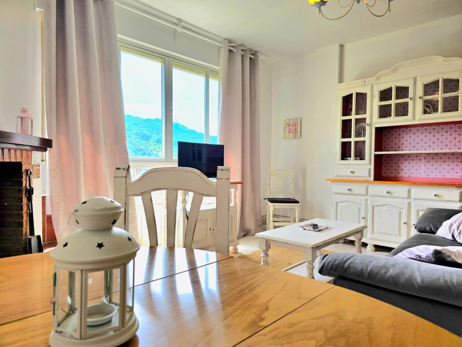Apartment Albareilla By #cherrygredos *
